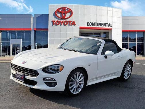 Bianco Gelato White 2017 FIAT 124 Spider Base