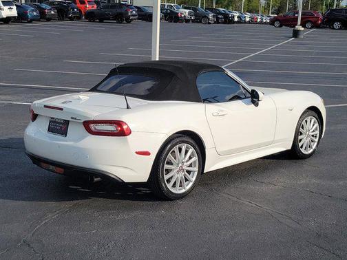 Bianco Gelato White 2017 FIAT 124 Spider Base