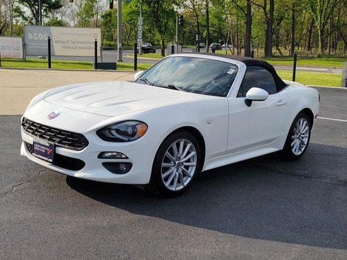 Bianco Gelato White 2017 FIAT 124 Spider Base