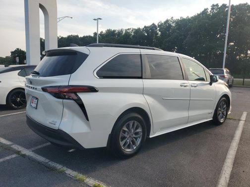 2021 Toyota Sienna XLE 7 Passenger