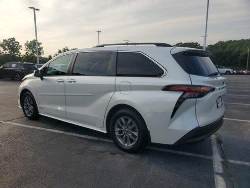 2021 Toyota Sienna XLE 7 Passenger