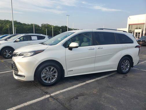 2021 Toyota Sienna XLE 7 Passenger