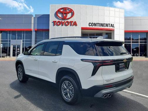 Summit White 2024 Chevrolet Traverse LT