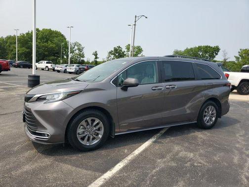 2021 Toyota Sienna XLE 8 Passenger
