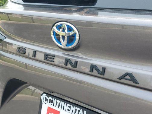 2021 Toyota Sienna XLE 8 Passenger