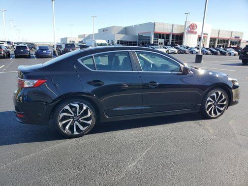 2017 Acura ILX Premium & A-SPEC Packages