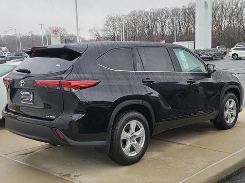 2023 Toyota Highlander LE