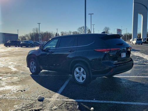 2023 Toyota Highlander LE