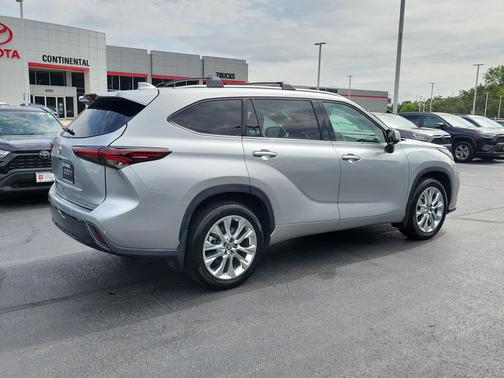 Celestial Silver Metallic 2024 Toyota Highlander Limited