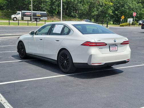 Mineral White Metallic 2024 BMW 530 xDrive