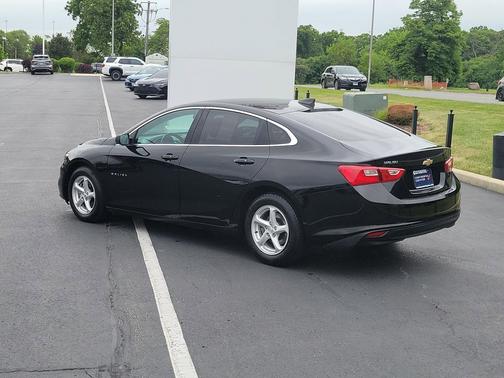 Mosaic Black Metallic 2018 Chevrolet Malibu 1LS