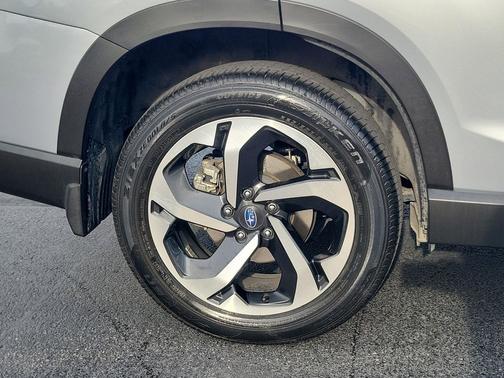 Ice Silver Metallic 2024 Subaru Forester Touring