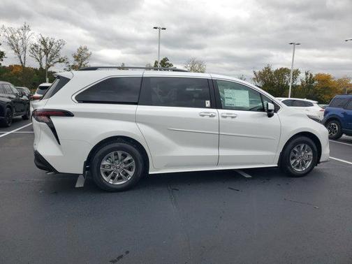 2025 Toyota Sienna XLE 7 Passenger