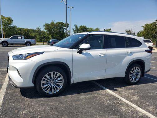 2025 Toyota Highlander Hybrid Platinum