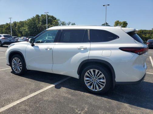 2025 Toyota Highlander Hybrid Platinum
