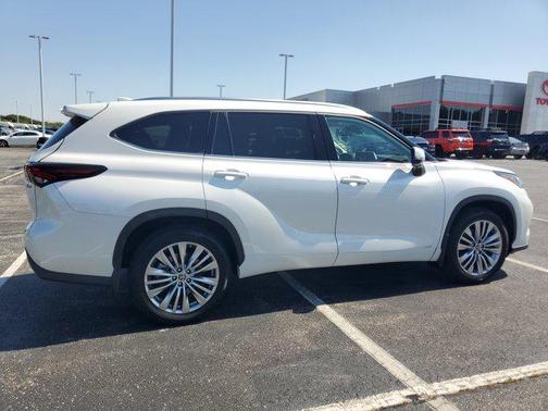2025 Toyota Highlander Hybrid Platinum