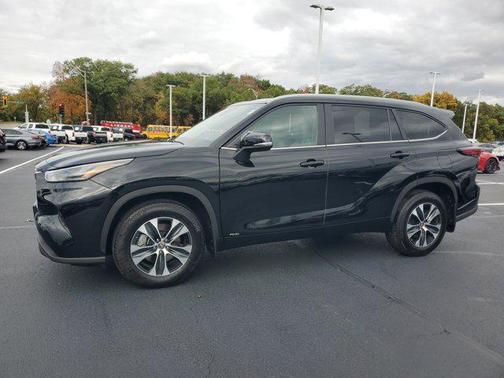 2025 Toyota Highlander Hybrid XLE