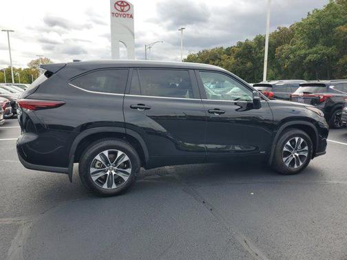 2025 Toyota Highlander Hybrid XLE