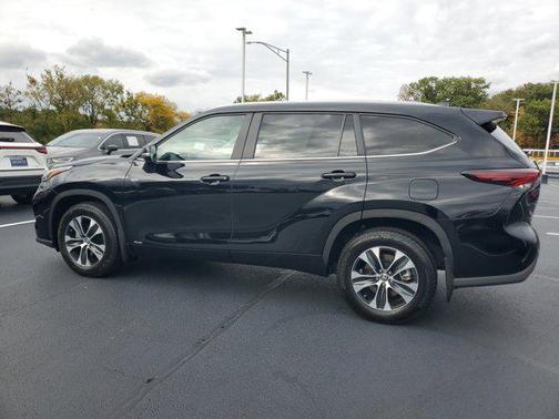 2025 Toyota Highlander Hybrid XLE
