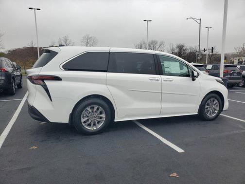 2026 Toyota Sienna LE