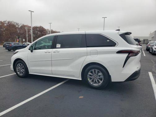 2026 Toyota Sienna LE