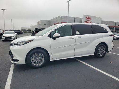 2026 Toyota Sienna LE