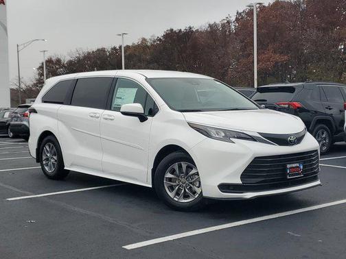 2026 Toyota Sienna LE