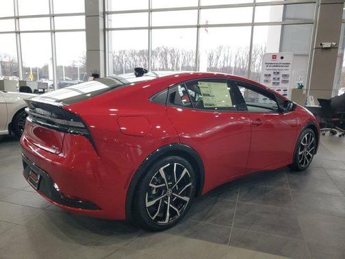2025 Toyota Prius L