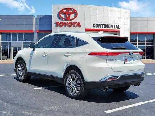 Blizzard Pearl 2022 Toyota Venza XLE