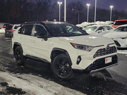 2020 Toyota RAV4 Hybrid SE