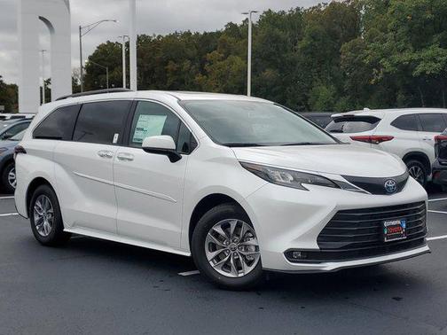 2025 Toyota Sienna XLE 7 Passenger