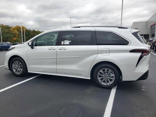 2025 Toyota Sienna XLE 7 Passenger