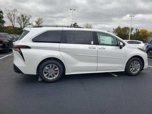 2025 Toyota Sienna XLE 7 Passenger