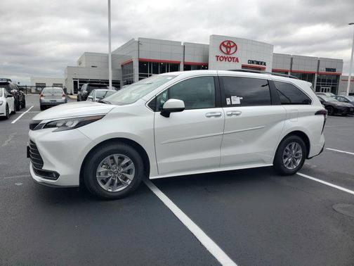2025 Toyota Sienna XLE 7 Passenger