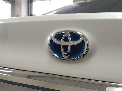 2017 Toyota Camry Hybrid XLE
