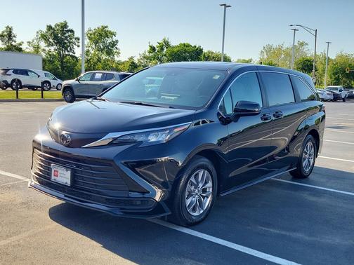Midnight Black Metallic 2026 Toyota Sienna LE