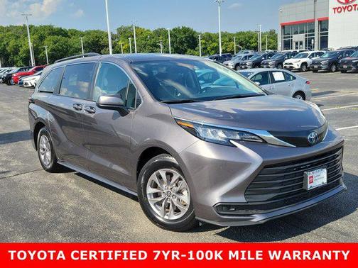 2022 Toyota Sienna LE