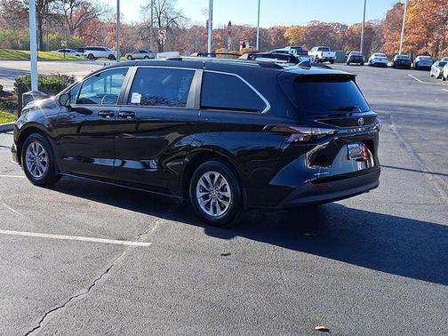 2026 Toyota Sienna LE