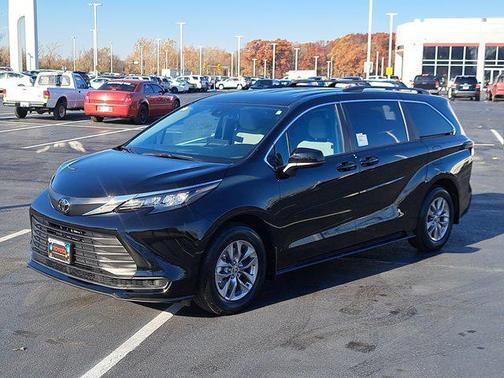 2026 Toyota Sienna LE