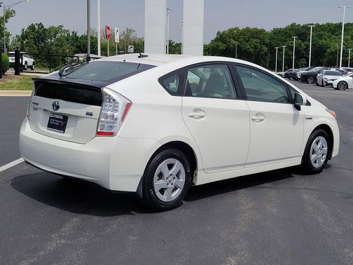 Blizzard Pearl 2011 Toyota Prius III