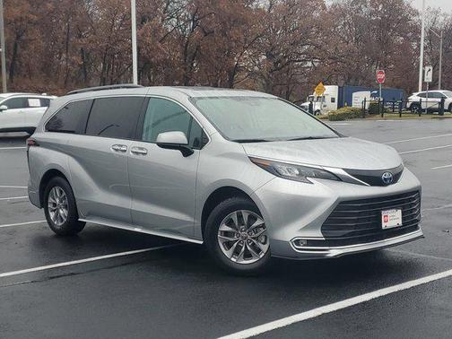2024 Toyota Sienna XLE