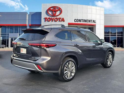 Magnetic Gray Metallic 2021 Toyota Highlander Platinum