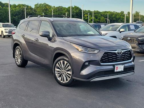 Magnetic Gray Metallic 2021 Toyota Highlander Platinum