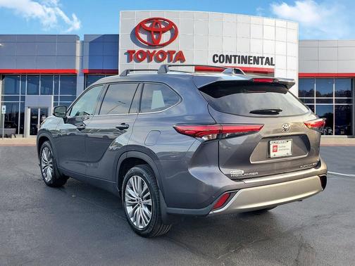Magnetic Gray Metallic 2021 Toyota Highlander Platinum