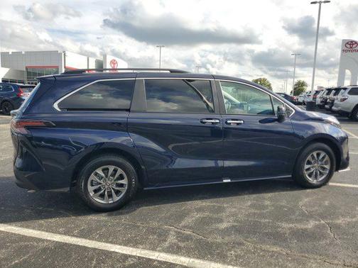 2024 Toyota Sienna XLE 8 Passenger