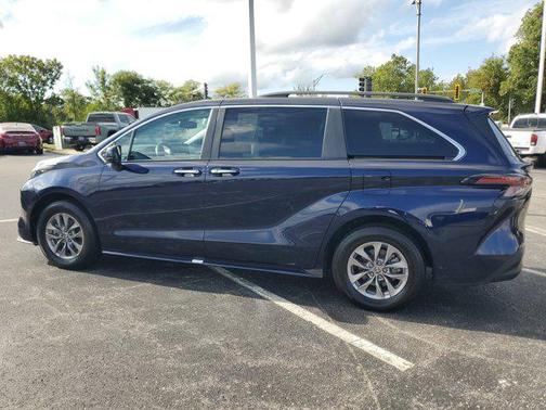 2024 Toyota Sienna XLE 8 Passenger