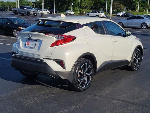 Blizzard Pearl 2021 Toyota C-HR XLE