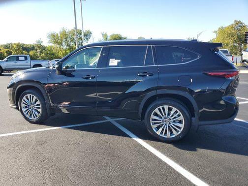 2025 Toyota Highlander Platinum