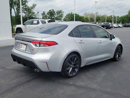Classic Silver Metallic 2025 Toyota Corolla SE