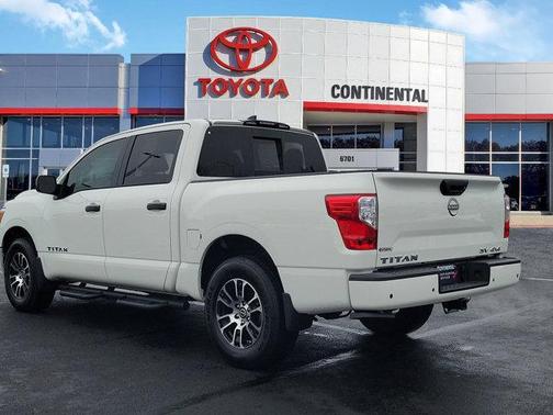 2023 Nissan Titan SV